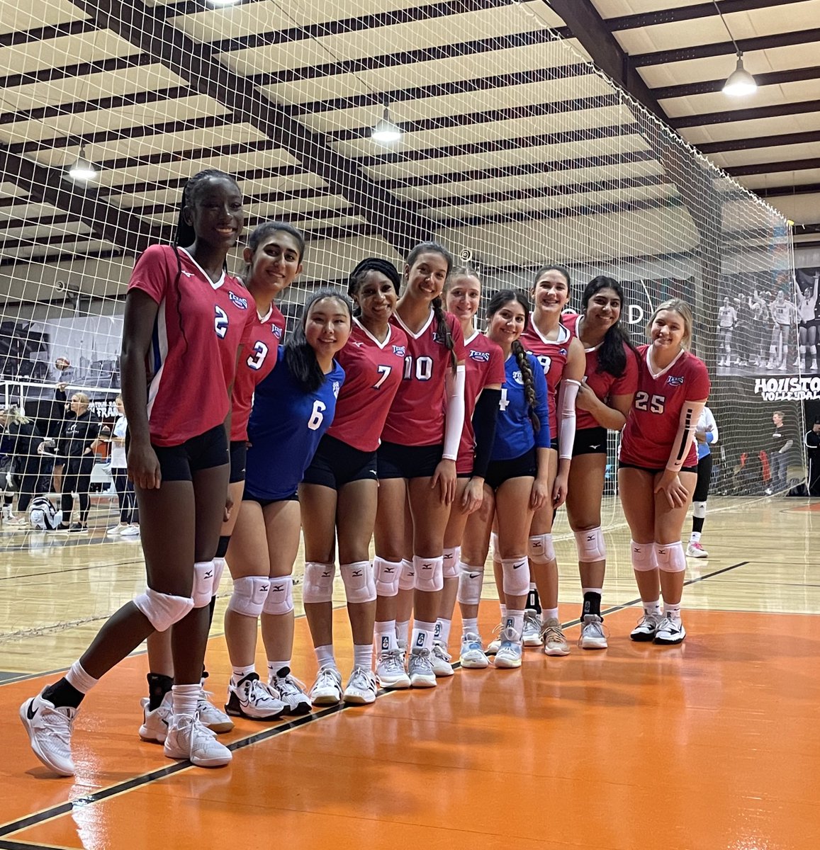MiaDeciga's tweet photo. Great Saturday for my 16 Navy team at Nets over Texas! #Silverbracket #16Navy @Texas1Vball https://t.co/NOe6DqbRTM