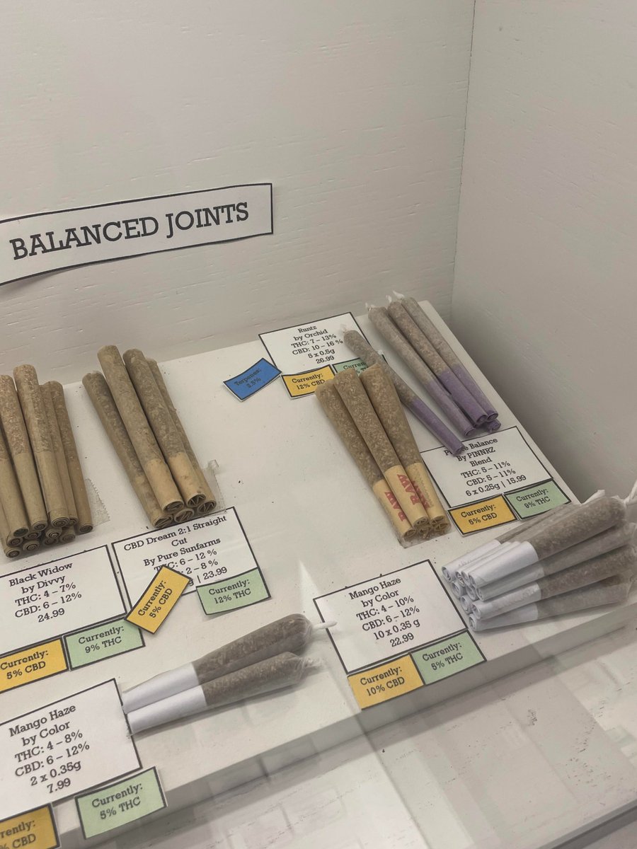 pottsy_pinnrz's tweet photo. I love how Davenport Leaf displays their products...I also love how they support us!! @pinnrz https://t.co/wNny39HKvQ