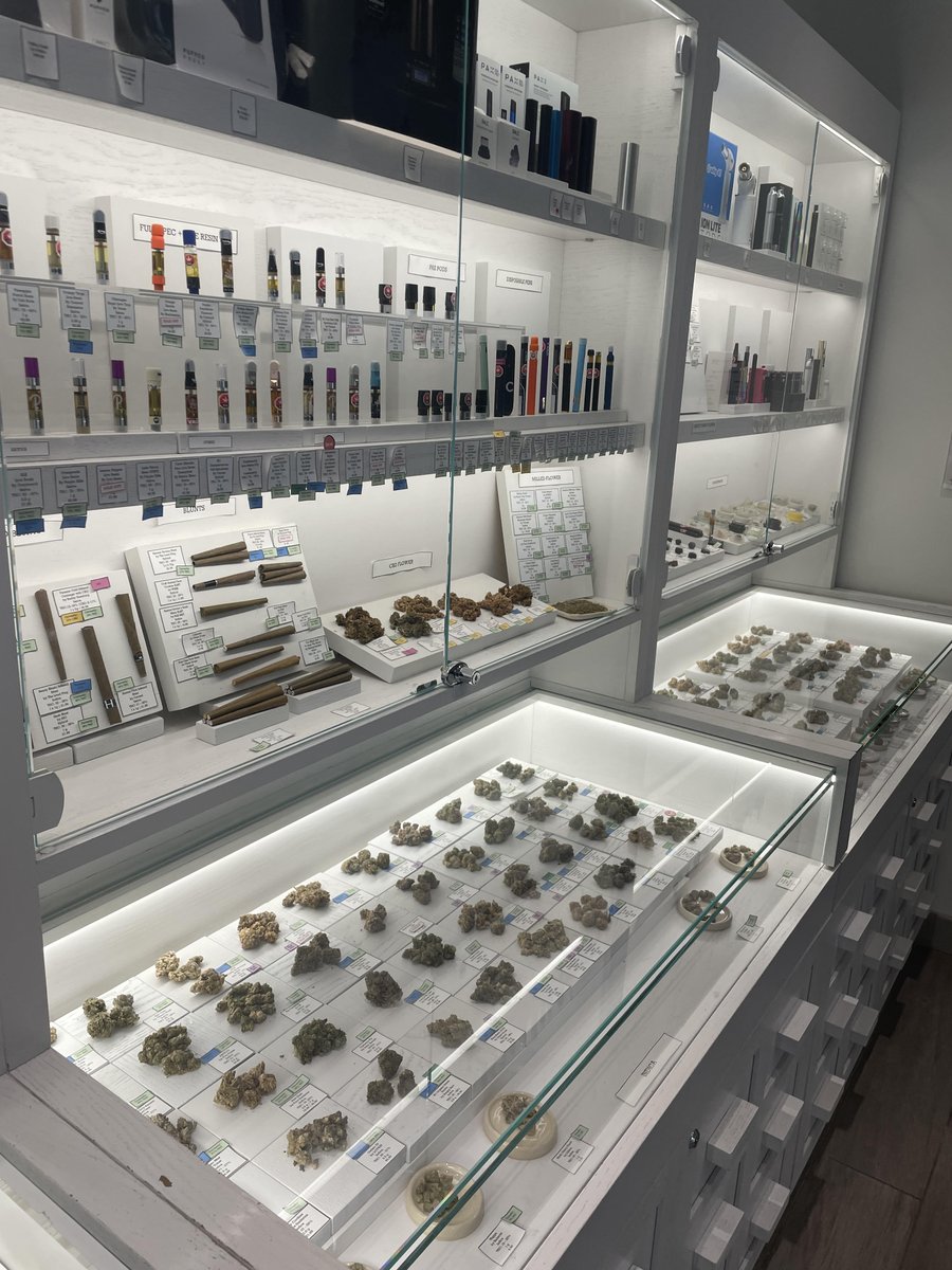 I love how Davenport Leaf displays their products...I also love how they support us!! <a href="/pinnrz/">PINNRZ™</a>