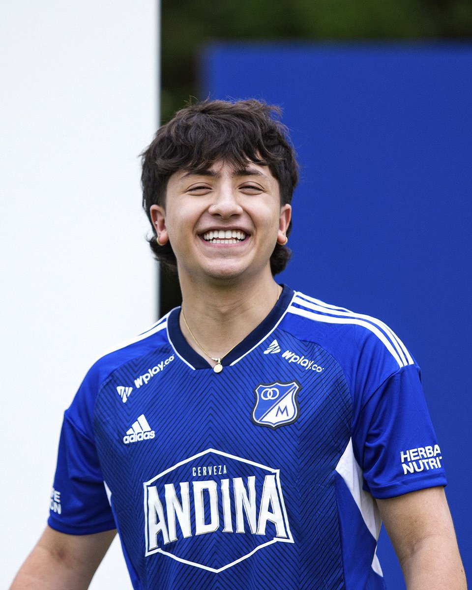 MillosFCoficial's tweet photo. 𝒰𝓃 𝒽𝒾𝓂𝓃𝑜 𝒶 𝓉𝓊 𝒸𝒾𝑒𝓁𝑜… 🤩💙

¡Esta es nuestra nueva piel para este 2️⃣0️⃣2️⃣3️⃣ de la mano de @adidasCO!

Estará disponible para la venta la próxima semana. Conócela hoy en vivo en la #NocheEmbajadora. 🏟⚽️🔝 https://t.co/vMEG3zx8IP