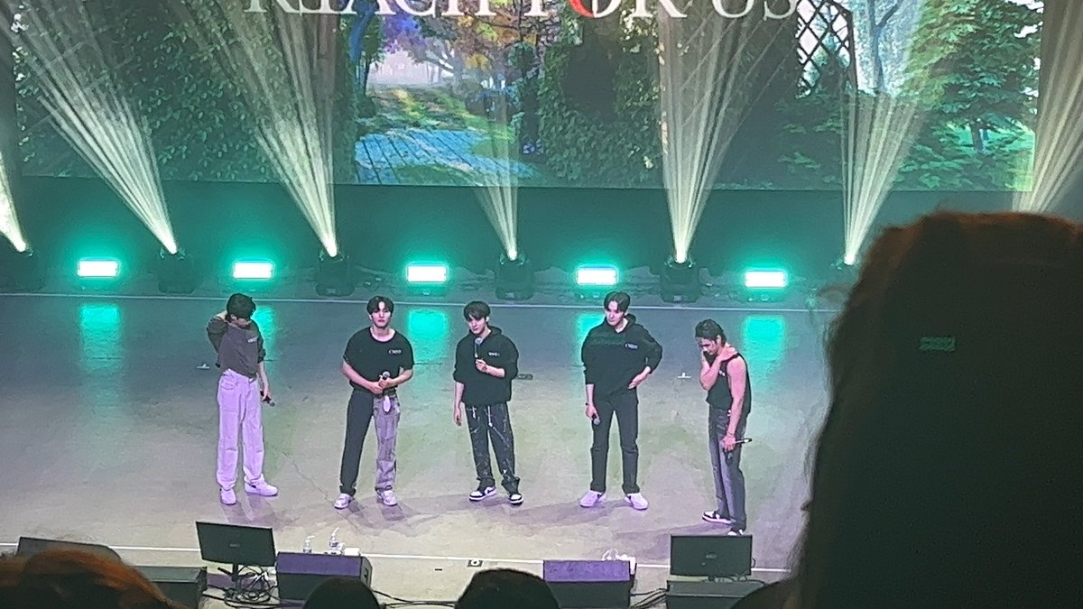 VeenaJ17's tweet photo. Post concert depression is hitting pretty hard on my drive home rnโฆ ๐๐ข๐ญ๐ #ONEUS #ONEUSinMadison #OneusReachForUs https://t.co/JmFPtLDDHS