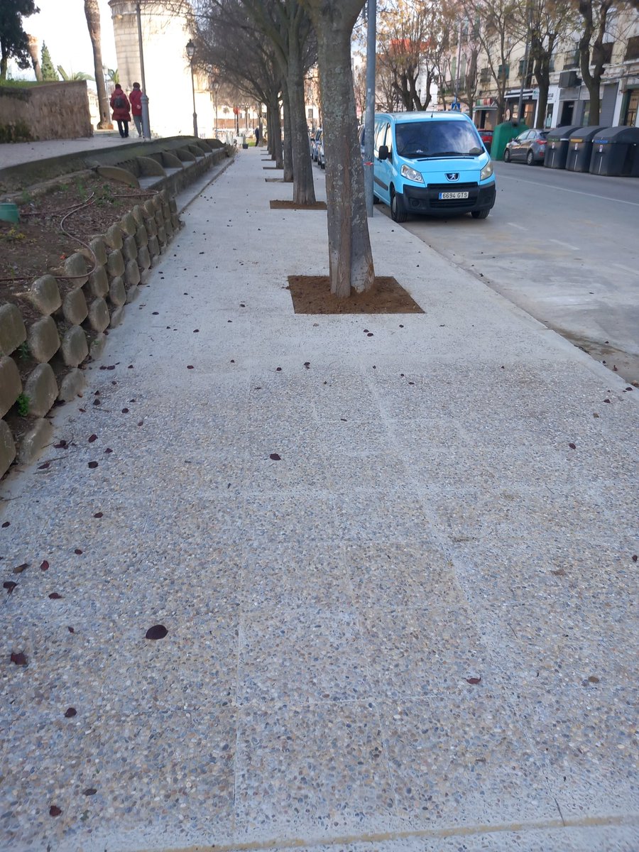 3 nuevos contenedores soterrados en calle Ramón y Cajal, Stadium y Fernández Mejías.
Incluye mejora de las aceras del entorno.