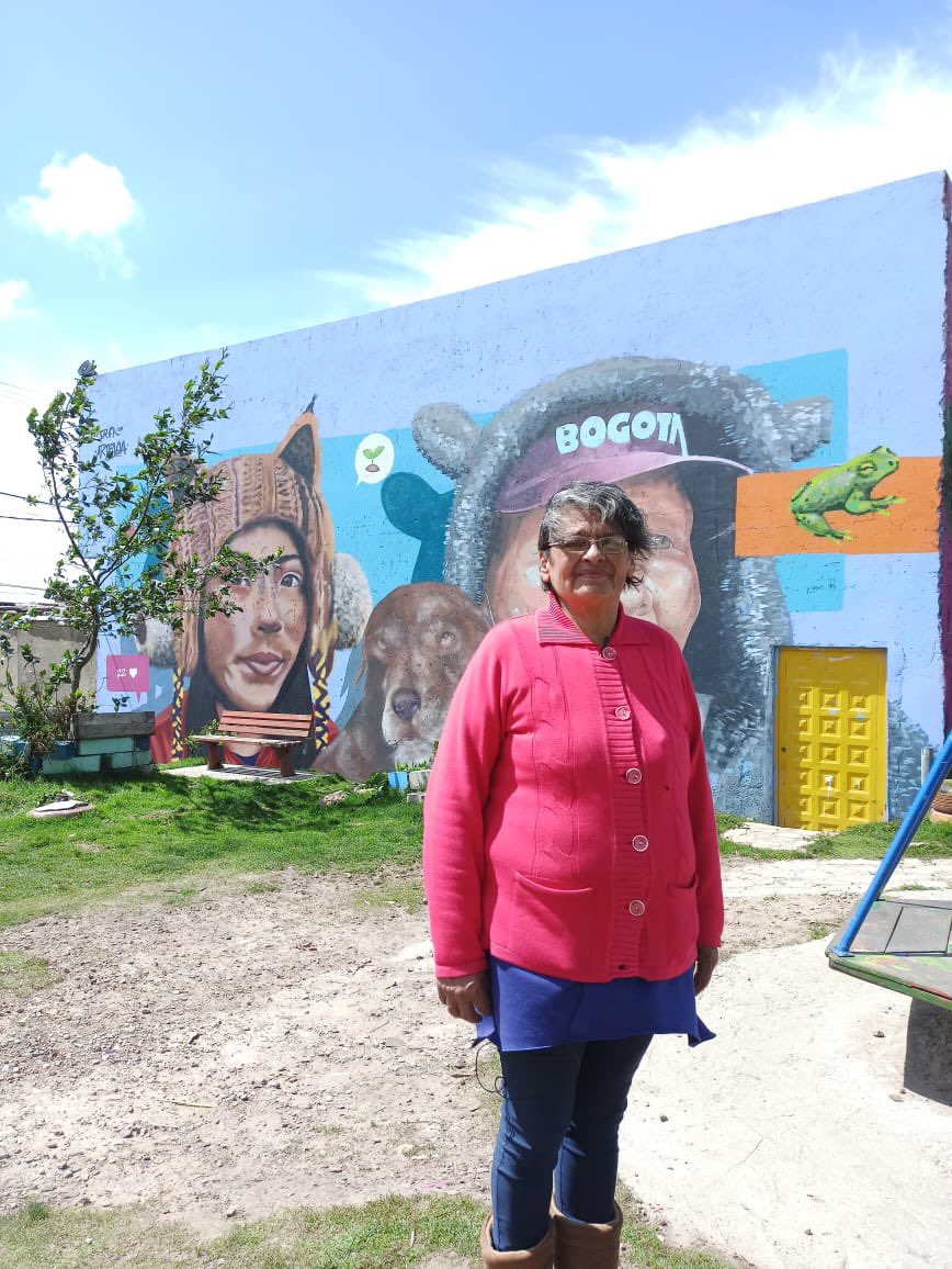 habitatbogota's tweet photo. #AEstaHora 📣 Desde @Habitatbogota transformamos 3️⃣7️⃣9️⃣ fachadas 🏡 de @UsmeAlcaldia en los sectores La Flora y El Portal II con #ParticipaciónCiudadana 🤝 de artistas locales 🎨🎭 donde pintaron 8️⃣ murales para dar vida a las #CallesMagicas 🌈 de @Bogota. #TrabajoQueDaResultados https://t.co/RyAOZPVjsP