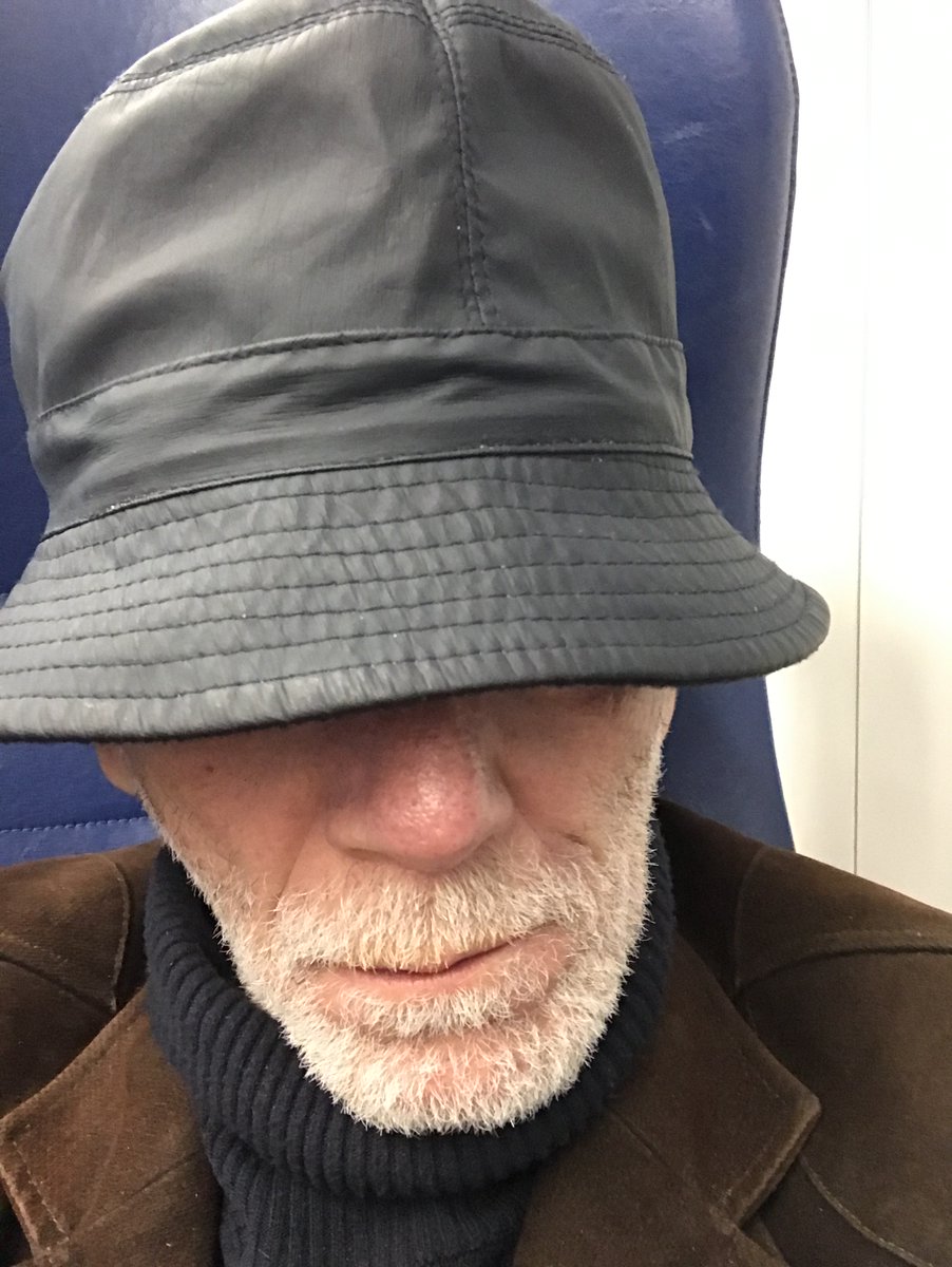 sangermax's tweet photo. #sequenza di #espressioni e di #mood #prima e poco dopo una #partenza con il #treno #contento #perplesso #incazzoso #annidiritardo #memyselfandi https://t.co/svEc10rBhM