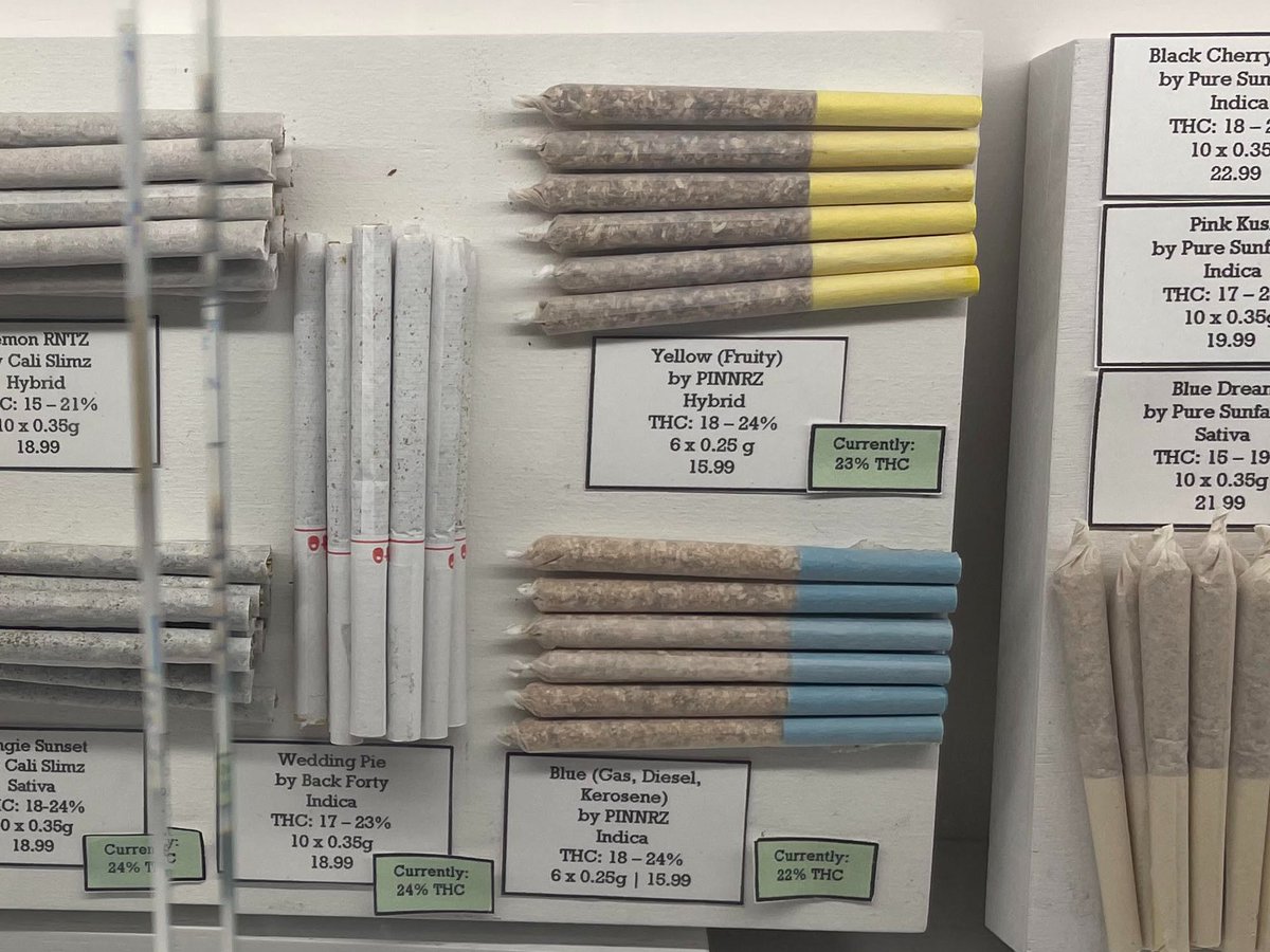 pottsy_pinnrz's tweet photo. I love how Davenport Leaf displays their products...I also love how they support us!! @pinnrz https://t.co/wNny39HKvQ
