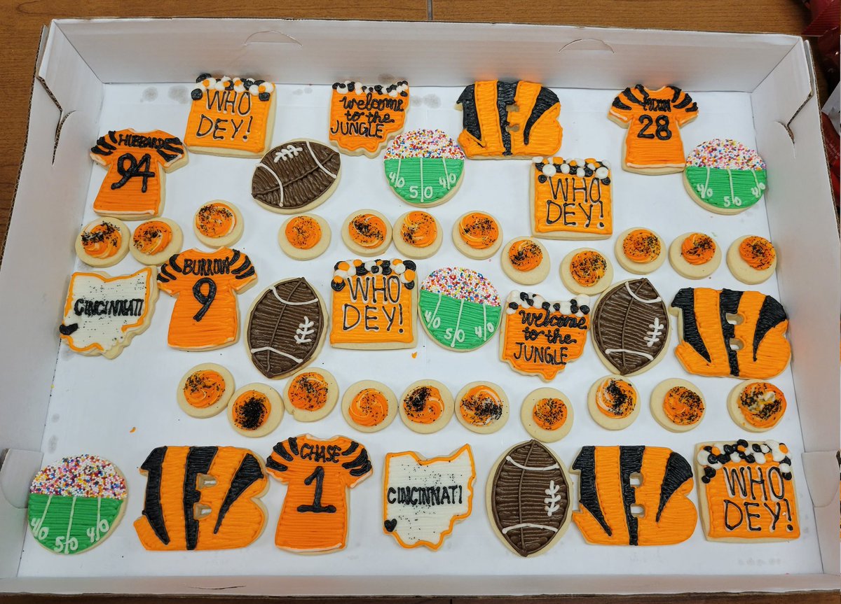 thewhobae's tweet photo. My nurses sure know how to throw a Bengals pot luck! How cute are these??? I took the Sam Hubbard cookie because it reminded me of @_jerrbear_ 😂 https://t.co/7VUgZnlvPu
