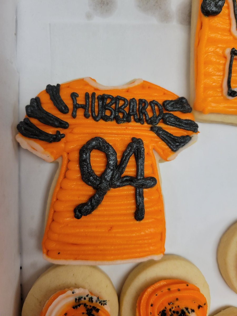 thewhobae's tweet photo. My nurses sure know how to throw a Bengals pot luck! How cute are these??? I took the Sam Hubbard cookie because it reminded me of @_jerrbear_ 😂 https://t.co/7VUgZnlvPu