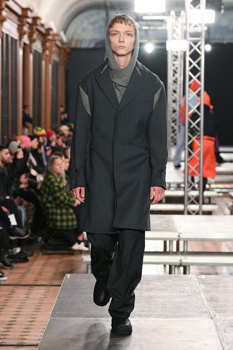 StreetFashion01's tweet photo. Kiko Kostadinov Fall 2023!🖤 https://t.co/5c7znbiN7E