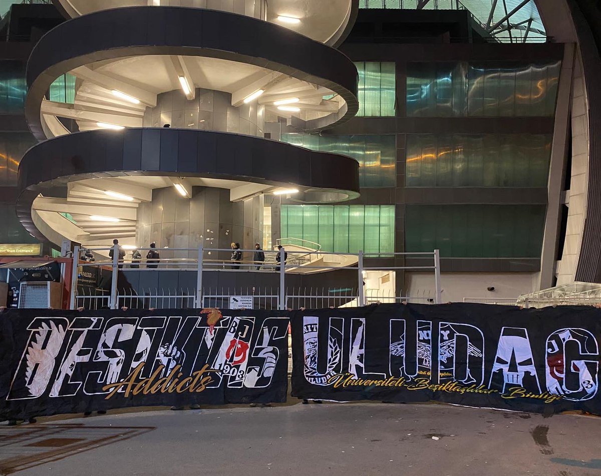BesiktasAddicts's tweet photo. CEHENNEM YOLUN OLSA
O YOLLARDA BUZ OLURUZ!

#BesiktasAddicts
#UludagUnity https://t.co/jhuVuOfpGZ