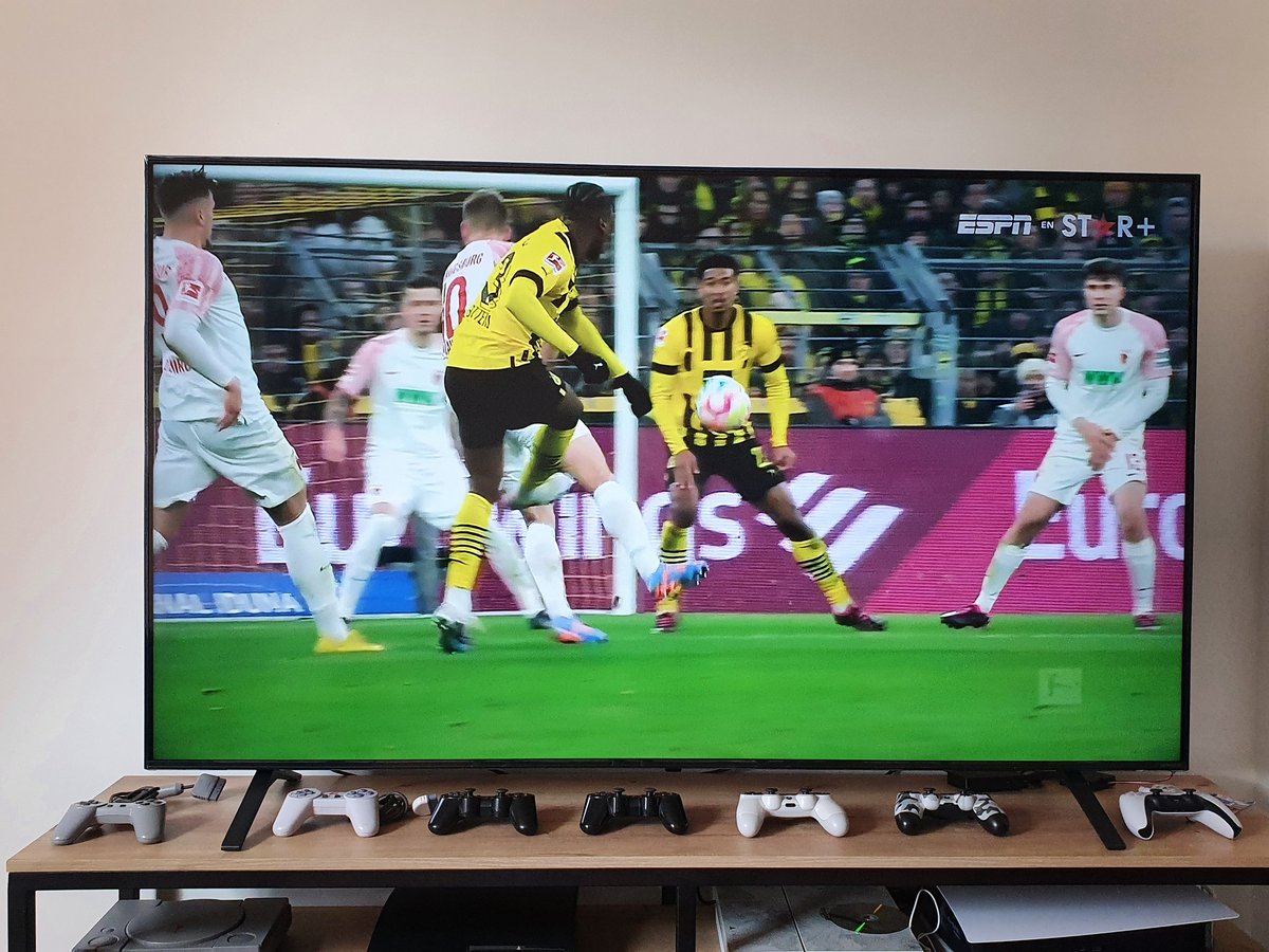 VCabJ's tweet image. Absolutely outstanding the end of the game #BDortmundAugsburg #Bundesliga #sundaysoccer