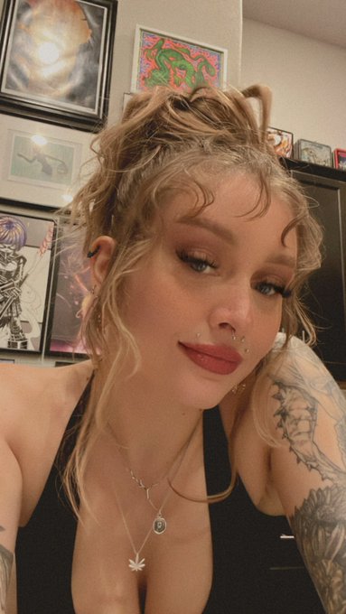 My of is $3.50 rn Get it while ya can 😈 https://t.co/48C1DVBsar<a href="/tag/altpornawards"class="tags"><span>#altpornawards</span></a><a href="/tag/altstarawards"class="tags"><span>#altstarawards</span></a>