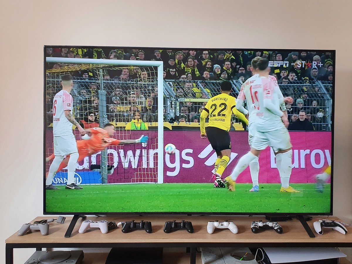 VCabJ's tweet image. Absolutely outstanding the end of the game #BDortmundAugsburg #Bundesliga #sundaysoccer