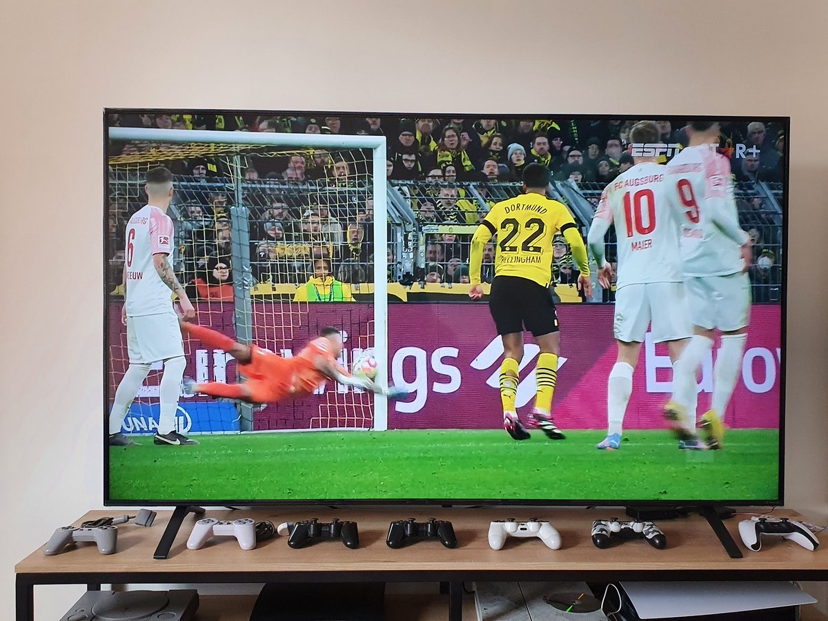 VCabJ's tweet image. Absolutely outstanding the end of the game #BDortmundAugsburg #Bundesliga #sundaysoccer