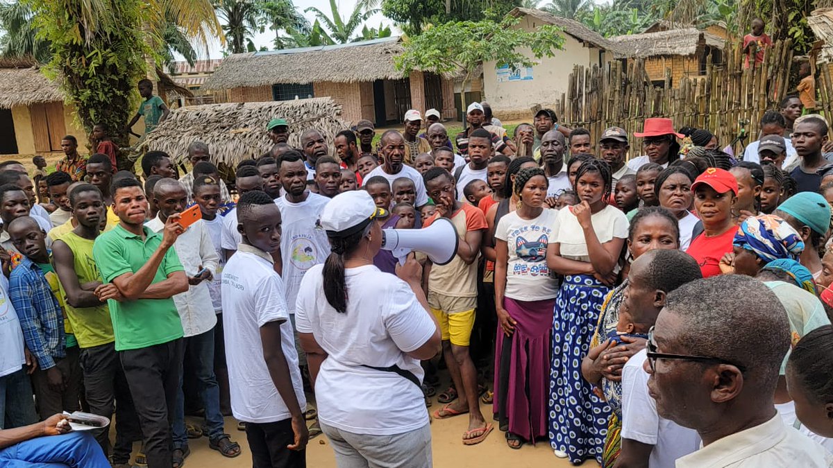 coeurdafriqueM's tweet photo. #UNC: Nous sommes à #Dianga, #Busira, #Danda et #Bolomba_centre dans le grand #Équateur où la coordonatrice chargée de la mobilisation de la ville de Kinshasa, madame @efole3 sensibilise la population de ces 4 coins à s’enrôler pour participer massivement aux élections de 2023. https://t.co/EzHxuTz2GW