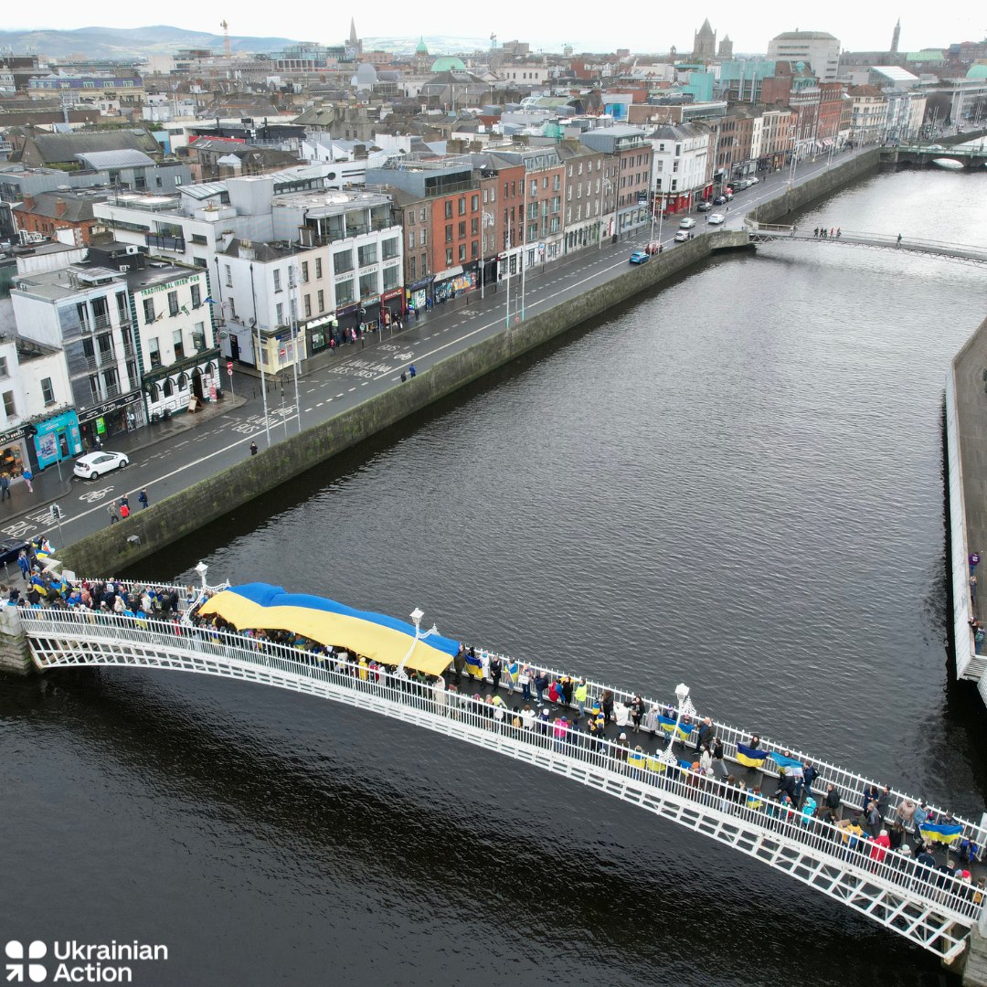 UkrainianAction's tweet photo. Dublin Ha'penny Bridge today, incredible solidarity with Ukraine. Thank you our dear friends! 🙏
On this Ukrainian Unity Day we ask for your continuing support in this fight for freedom and the future of Europe. #StandWithUkraine, remember #Dnipro! https://t.co/CyWj9wI1HO
