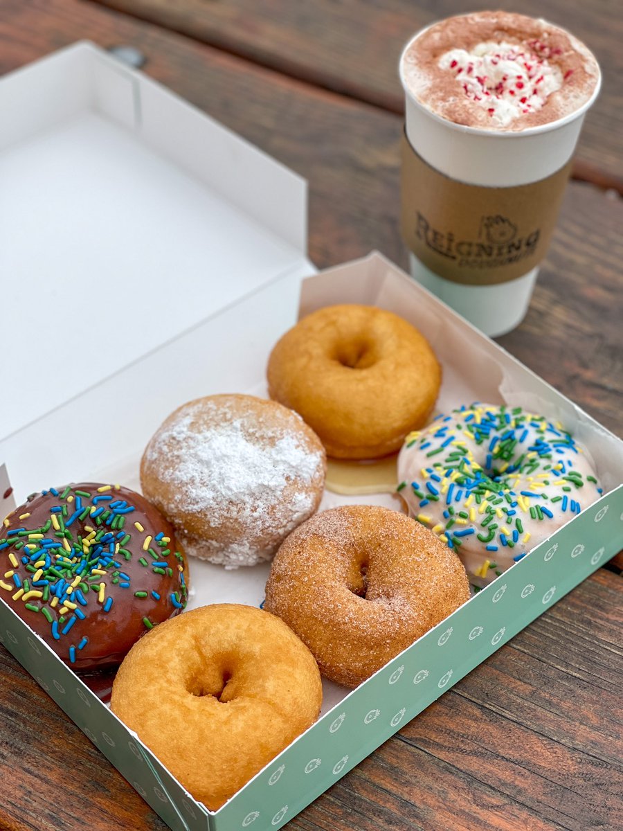 Reigningdough's tweet photo. Winter weather necessities. https://t.co/16Zvjo7g3t
