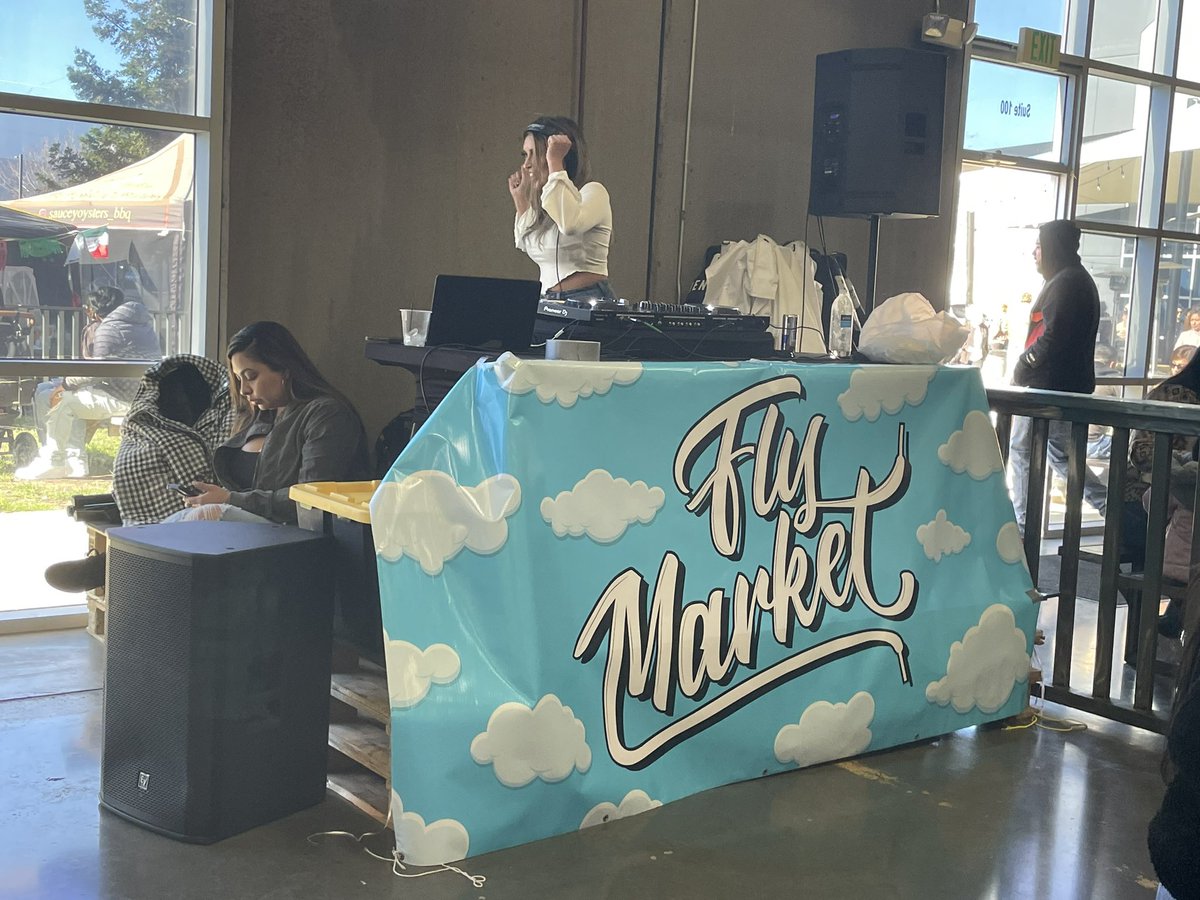 CM_LisaKaplan's tweet photo. Stopped by @Track7Brewing Natomas #FlyMarket today. Loved the DJ and visiting with all the local vendors. My favorite purchase was the tote that says “Read Banned Books”. #supportlocal https://t.co/88y8gOydnX
