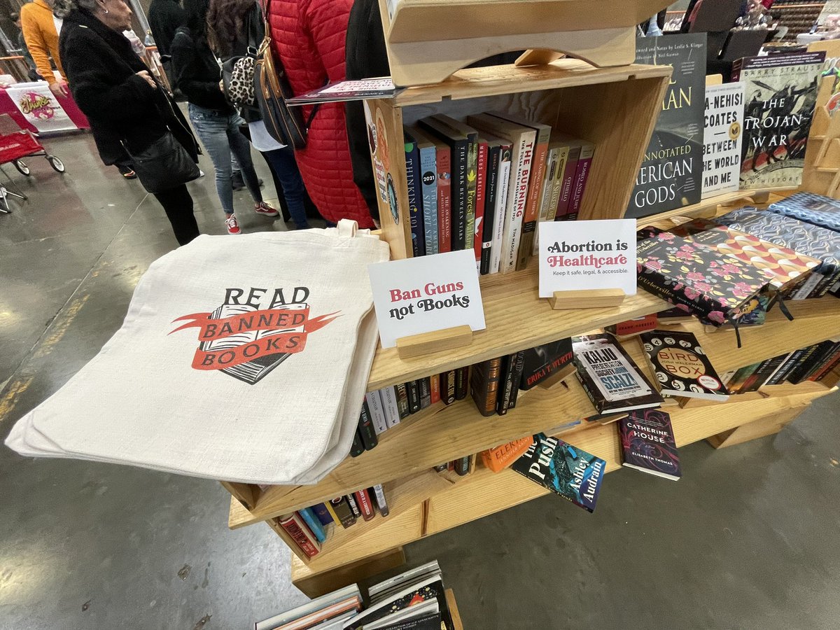 CM_LisaKaplan's tweet photo. Stopped by @Track7Brewing Natomas #FlyMarket today. Loved the DJ and visiting with all the local vendors. My favorite purchase was the tote that says “Read Banned Books”. #supportlocal https://t.co/88y8gOydnX