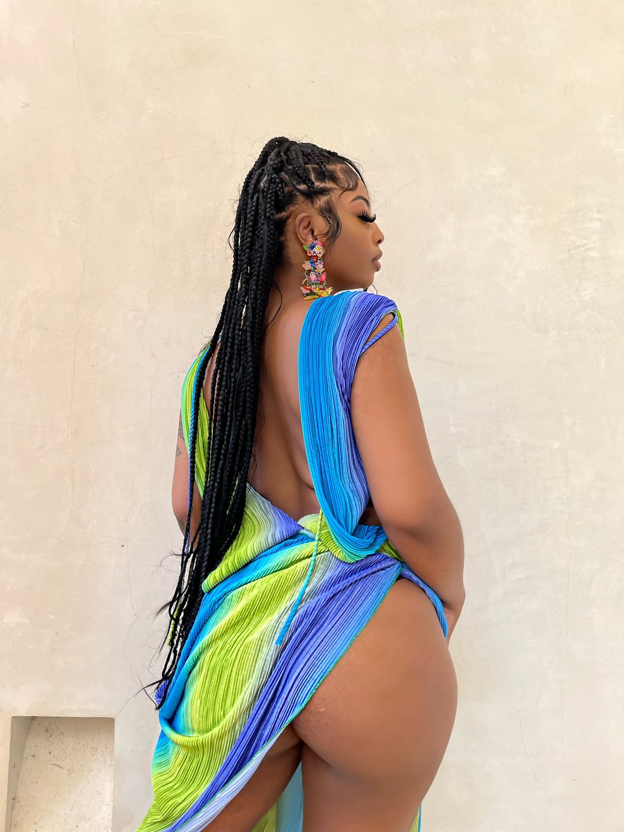 dearra's tweet photo. soft gal ara 🌴✨ https://t.co/cS5hhaNG7H