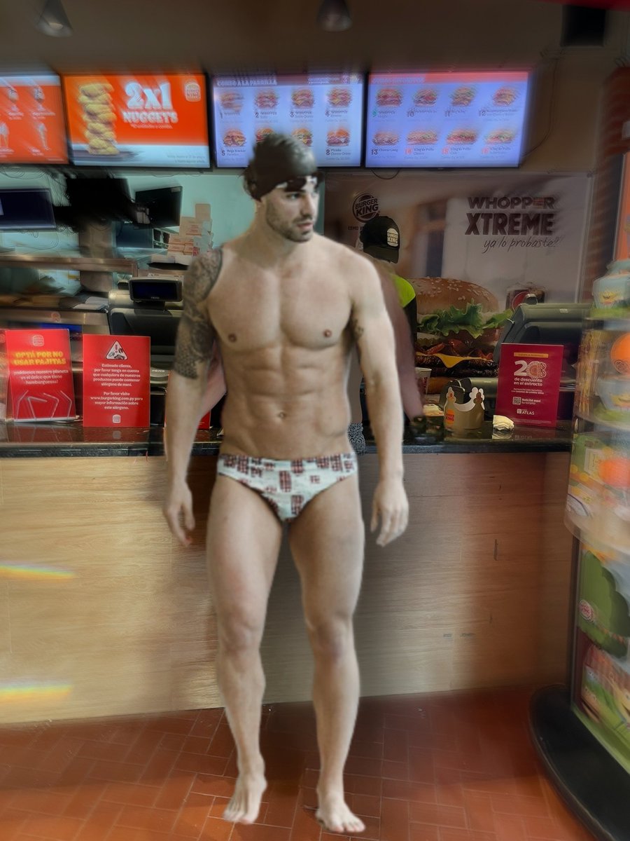 Pregunto porque no se, en serio. Es normal en Sanber entrar sin remera a los locales? Esta persona no estaba ebria ni nada, súper normal, 17hs mas o menos hoy.
Entre para comprar algo pero perdí el apetito. Un whoper menos