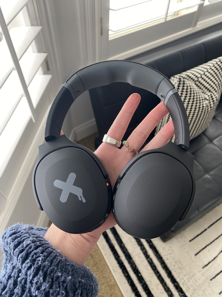 mediumgorl321's tweet image. Bruh @FDFriendsNFT #feverdreamfriends