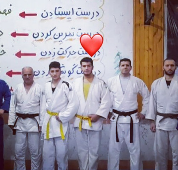 MaryamMoqaddam's tweet photo. #عرشیا_تکدستان پسر ۱۸ ساله متولد خرداد ۸۳، ورزشکار، آروم و بی‌حاشیه

-عرشیا رو دوم مهر به اتهام «لیدری» اعتراضات نوشهر گرفتند و شدیدا شکنجه کردند. عرشیای محکوم به اعدام، اگه آزاد بود الان دانشجوی ترم یک الکتروتکنیک بود https://t.co/JxHTQoTVVX