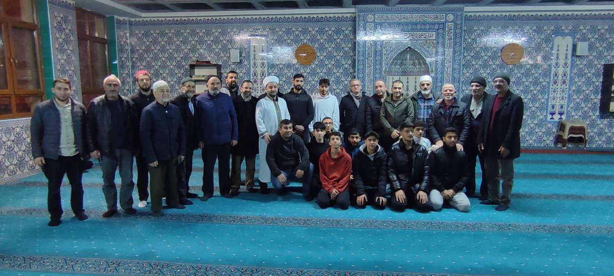 psbeylikduzu's tweet photo. Beylikdüzü Peygamber Sevdalıları Gönüllüleri, Sabah namazında Evlat Camii'nde bir buluştu.Namazın ardından sabah namazı buluşmasina katılanlara kahvaltı ikramı yapıldı. https://t.co/yA8otFIYxj