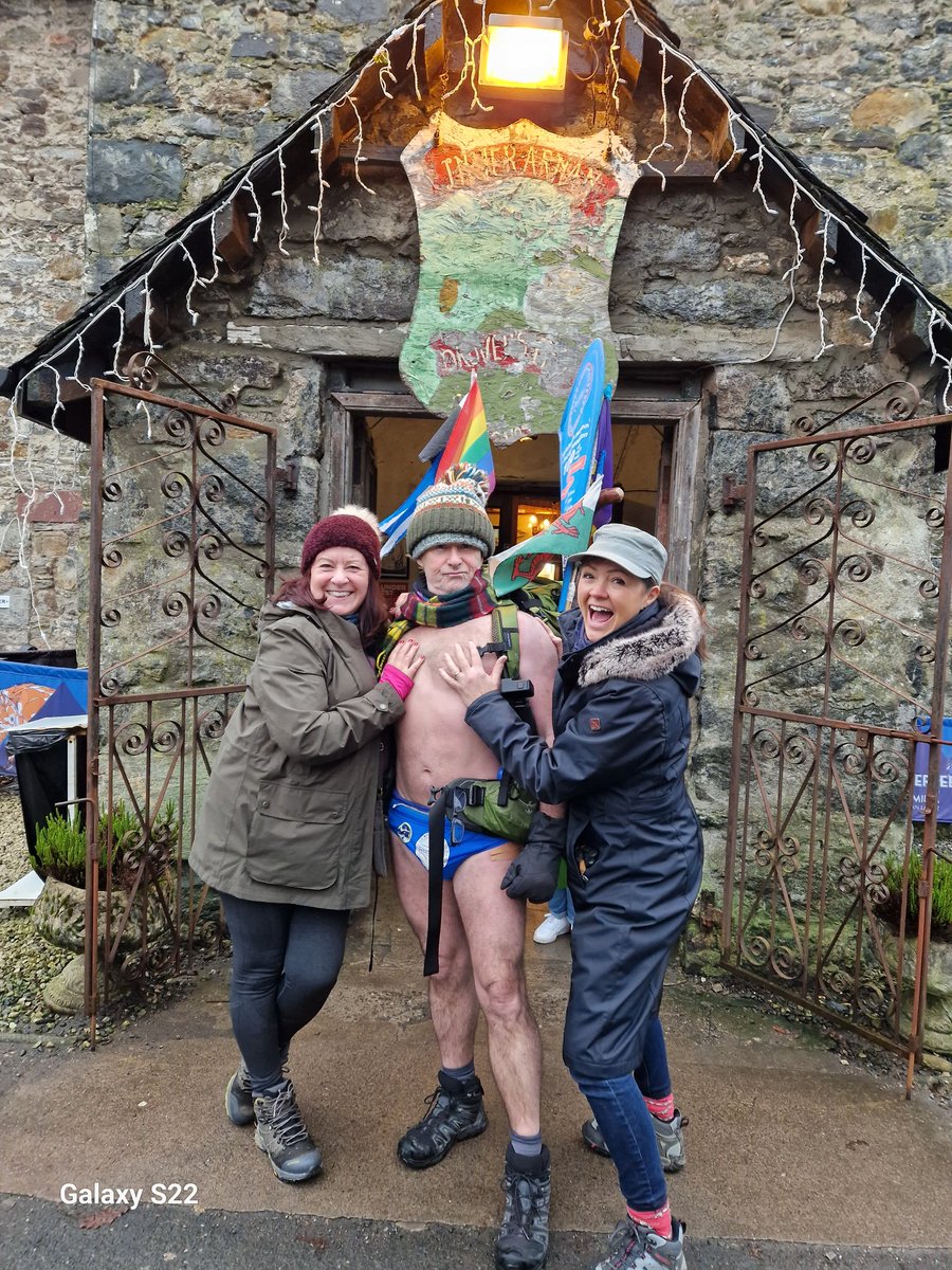 speedomick's tweet image. Another day stomped,  
I'm shattered but iv a day off tomorrow. 
I'm on @SkyNews tomorrow morning at 9:40am @BBCNorthampton 12:30 @lomondradio 4:30 . 
Day off my blue arse 🩲😜. 
The show must go on folks.Thank you for your support 🙏 
Donate here 👇
gofund.me/e6c6d6f3