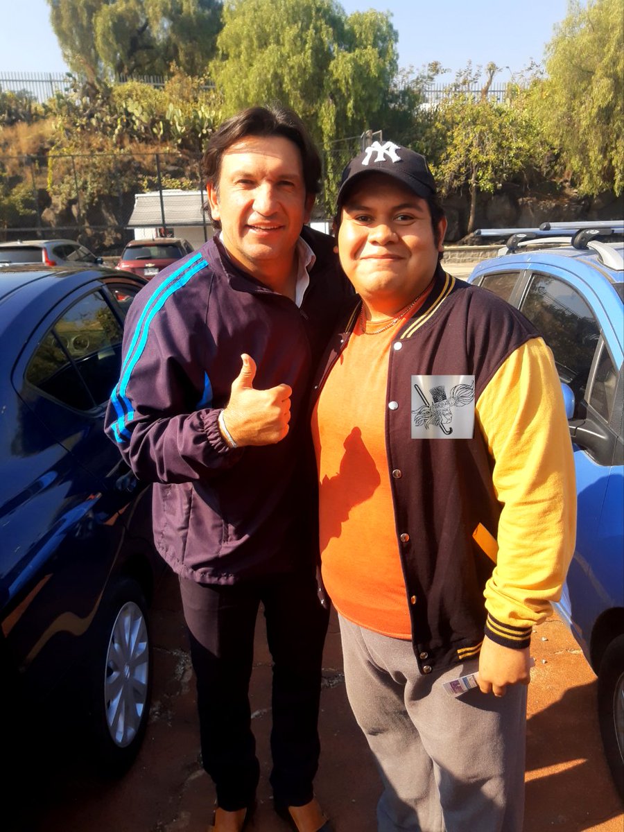 ChechuJam's tweet image. Bicampeón en el año del 2004 con mis @PumasMX ídolo y leyenda del club el gran @kikinfg