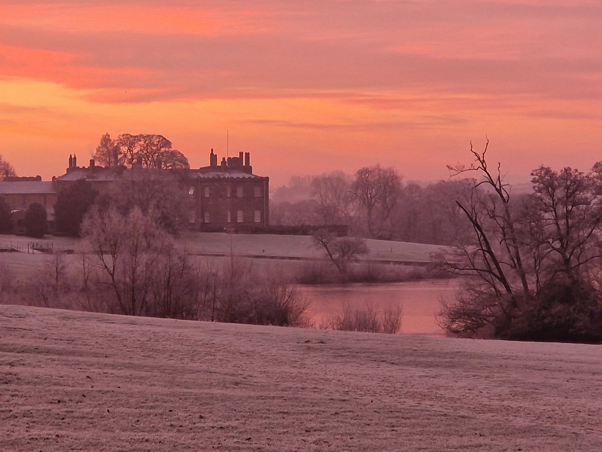 sidbart's tweet image. Wintery dawn @ripleycastle