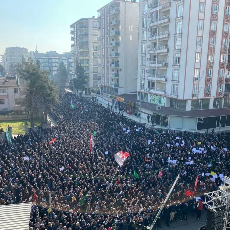 BATMAN'DA TEL'İN MİTİNGİ DÜZENLENDİ

Kur'an Nesli Platformu, İsveç'te Kur'an-ı Kerim'e yönelik saldırıları telin etmek için bugün saat 13.30'te Batman'da '8 Mart Kadın Parkı' yanında Tel'in  Mitingi gerçekleştirildi.

#Batman #Quran #Isvicre