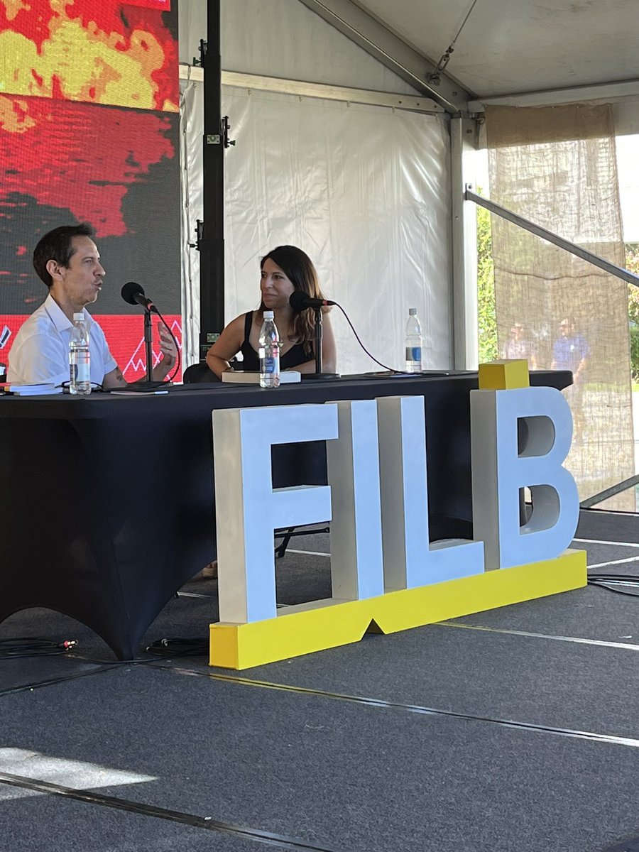 FilBiobio1's tweet photo. Ahora en el Escenario Marta Brunet presentación del libro "No la mires a los ojos" del autor Pablo Illanes. Presenta Claudia Inostroza, representante de la Comisión Fílmica del Biobío #FILB2023 📚 https://t.co/osyUNh2RkA
