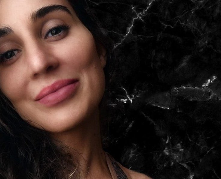 #الهام_مدرسی مبارز معترض از بازداشتی های اعتراضات اخیر، یکشنبه ۲ بهمن ماه با تودیع قرار وثیقه بطور موقت و تا پایان مراحل دادرسی از زندان کچویی کرج آزاد شد.
به امید سرنگونی رژیم غاصب و آزادی تمامی زندانیان بیگناه دربند از سیاهچاله های نظام دیکتاتور قرن

#مهسا_امینی
#IranRevoIution