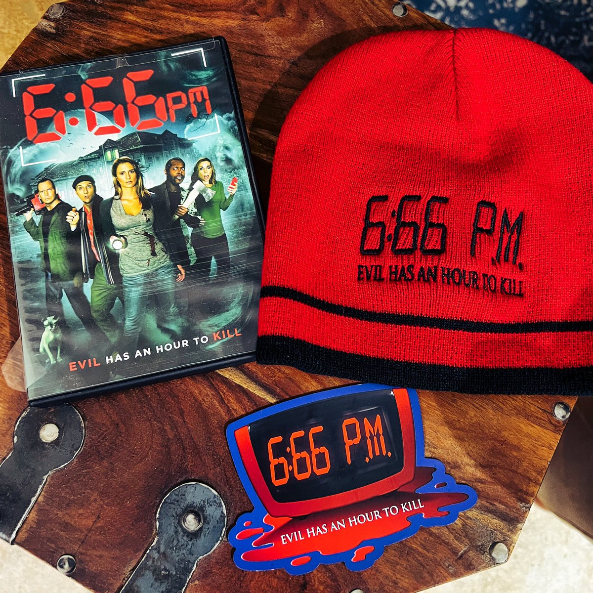 FullAutoFilms1's tweet photo. Watch our award winning horror comedy #666PM for movie night starring @ChadRidgely @jimdklock @rbakereu & @AutumnFederici! Available on DVD, Vudu, Amazon, iTunes or Video On-Demand! @IndicanPictures #666PMmovie https://t.co/IyYfsygLCH