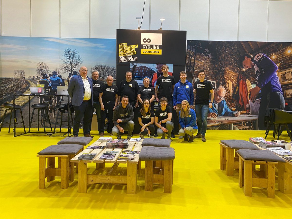 BrunoEulaerts's tweet photo. Drie geweldige dagen voor de wielerfederatie @CyclingVL op @Velofollies Heel veel bezoekers wielerliefhebbers. Veel babbels oa met de voorzitter en hartelijke ontmoetingen ook met mijn vrienden van de Fédération Cycliste Wallonie-Bruxelles #velofollies #cyclingvlaanderen #fcwb https://t.co/fbRhg8RcNc
