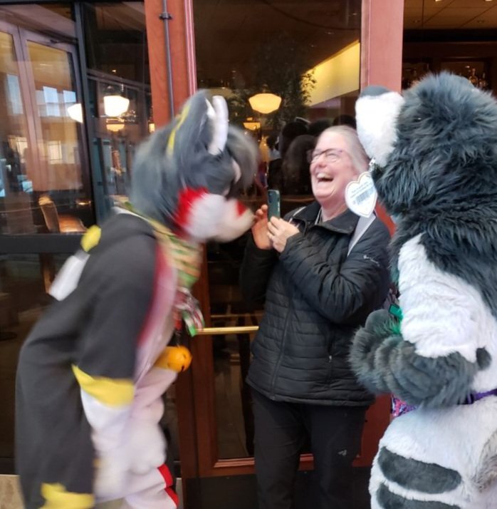 why I love fursuiting 🥰
(📷 <a href="/marcus_paws/">Pax Stables</a> #ANE2023)