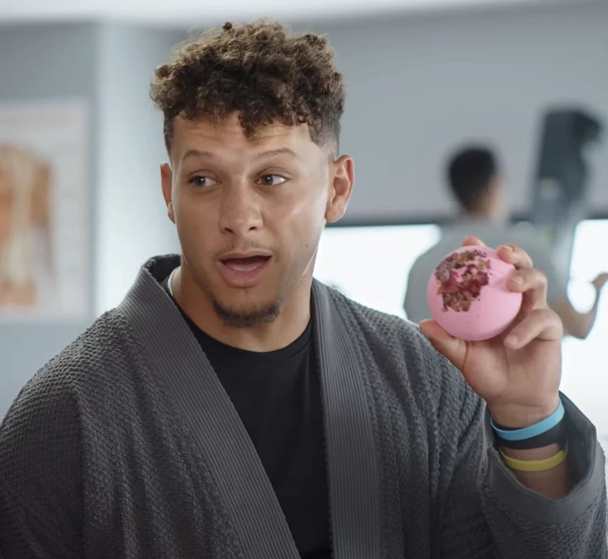 FMSportsCards's tweet photo. Hey Jake from @StateFarm…Patrick Mahomes is going to need at least three bath bombs to be ready for the #afcchampionship https://t.co/47MKvP0p31