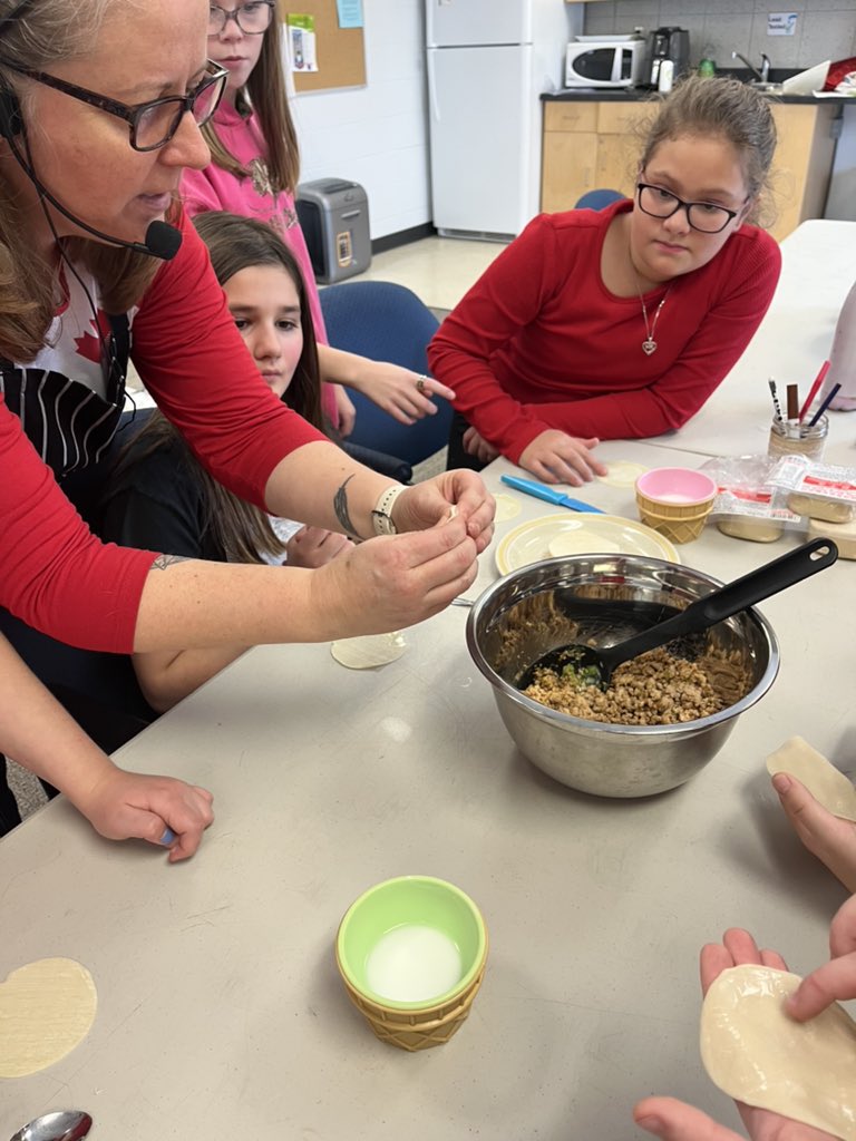 lizgrummett's tweet photo. Thank you to Ms. Potts for inviting me to learn how to make dumplings!Wishing all health and good fortune in the upcoming year. Happy New Year to all who are celebrating! #YearOfTheRabbit #LunarNewYear @leylapotts @HuroniaCES @SCDSB_Schools https://t.co/lcI1T8wy2c