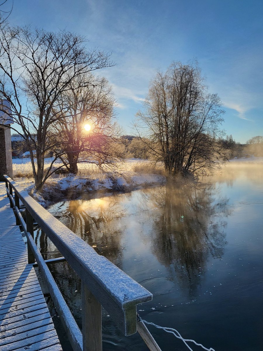 Sometimes the world makes you feel small and insignificant, like one of those tiny drops of water creating that mist.. depending on when that feeling hits you, it could be devestating or bring you a sense of peace.. 🩶