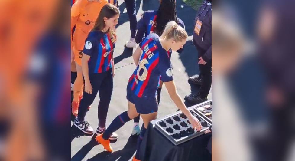 Rita_Maestre's tweet photo. Este desprecio al fútbol femenino es lamentable. https://t.co/X434OTSNkY