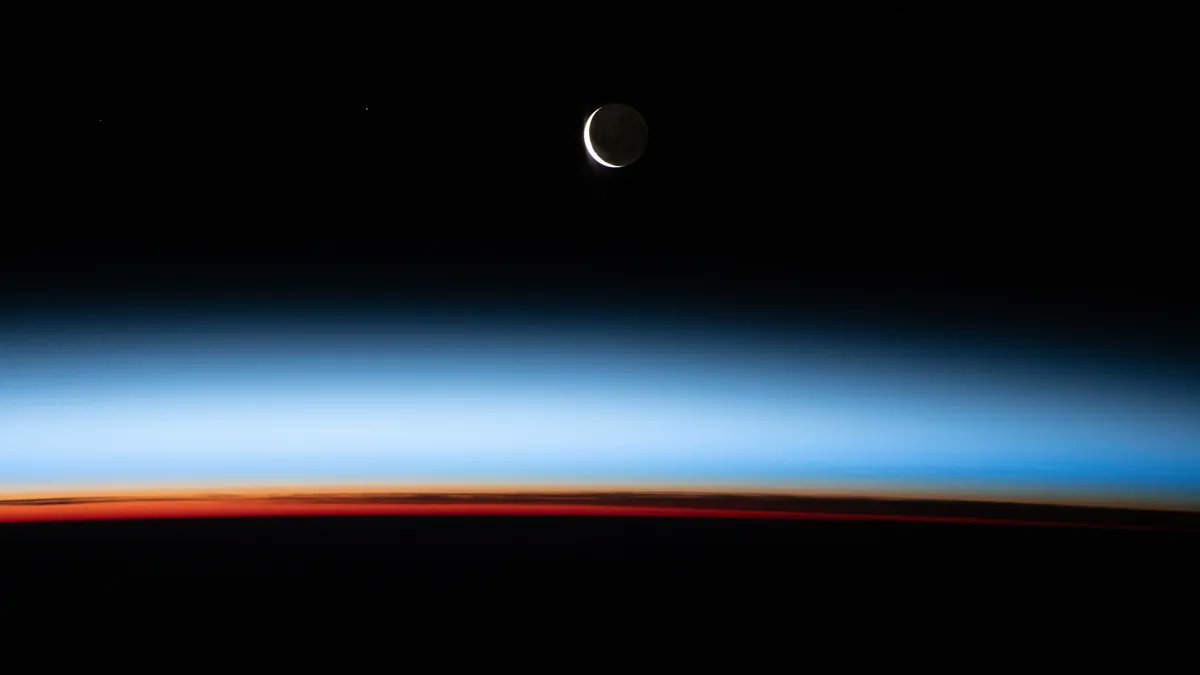 Bitcoin's tweet photo. This month's perigee syzygy happens to be the closest to Earth since the year 992 and the the new moon won't be this close again for 345 years.

Put it together and this is the closest new moon in 1,337 years.

https://t.co/DpEnrLQ2Fz https://t.co/jiHQeBeLM9
