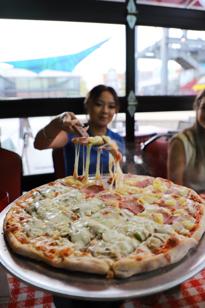 bhamrestweek's tweet photo. Can you hear that!? That's the sound of our bellies rumbling over our new #BRW2023 participants! 👅 Welcome to the yum squad @vinobirmingham, Davenports Pizza Palace, @solylunabham and Terrific Treatzz! #BhamRestWeek https://t.co/kilIJfHuHK