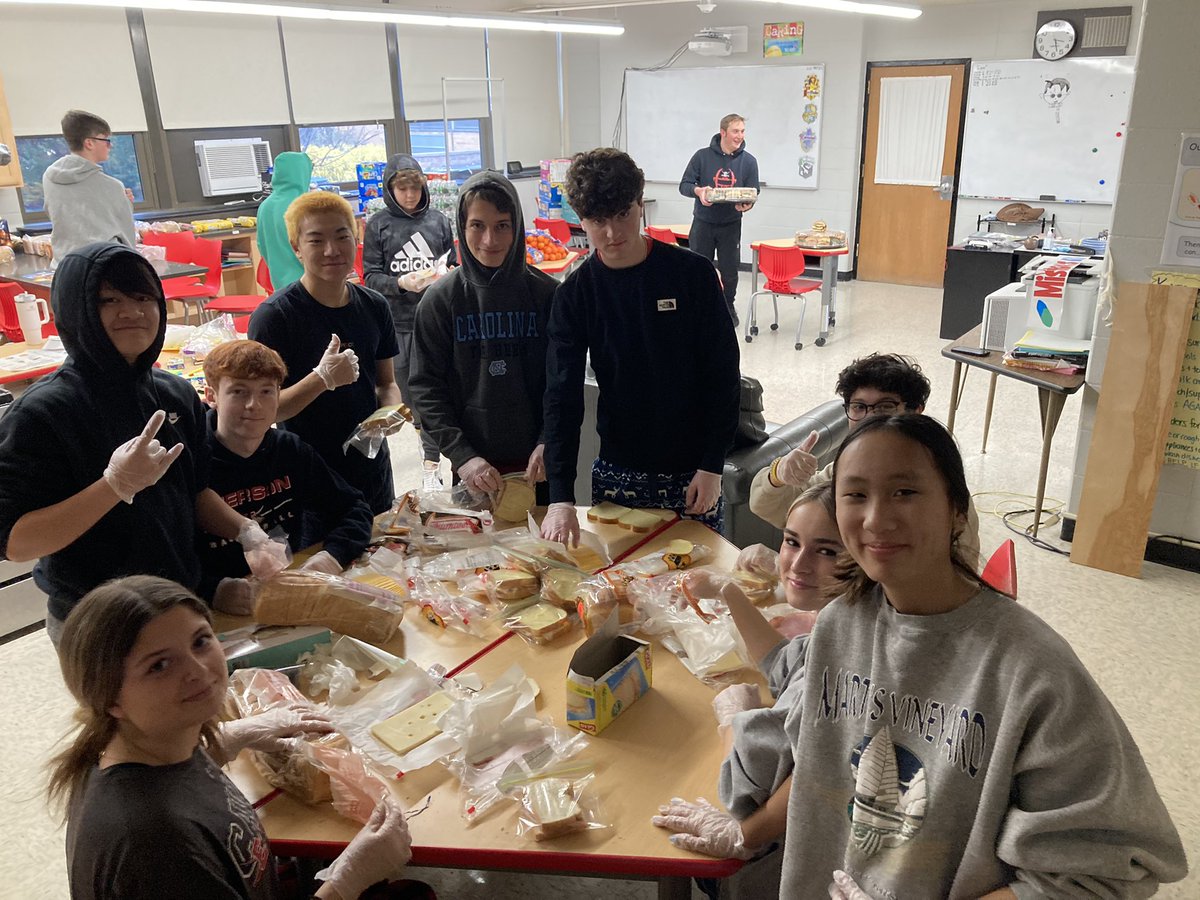 Another successful Midnight Run thanks to the Emerson community and some pretty amazing Key Club members! Months of planning and hard work led us to the streets of NYC last night handing out food, clothing, and toiletries! Catch us again for our next one in the spring! #GoCavos
