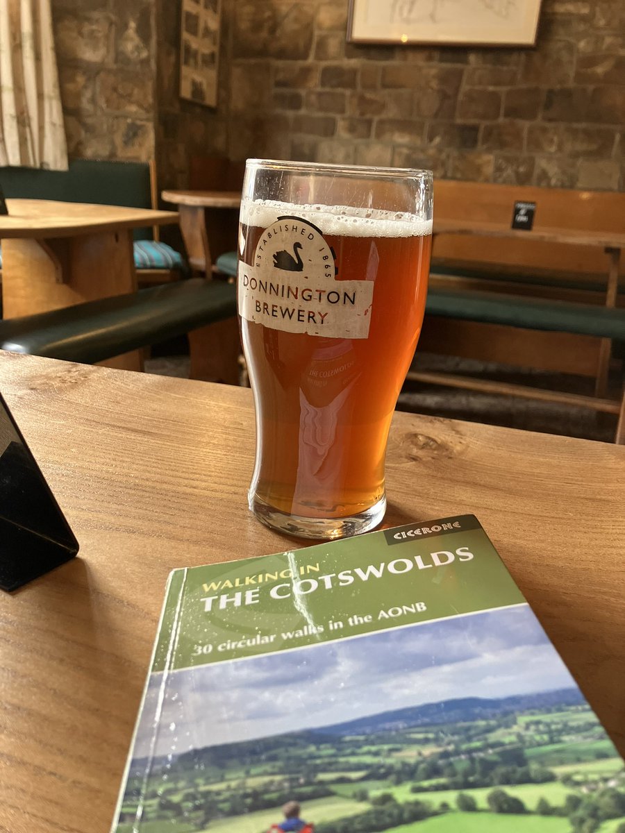 Mark_CN909's tweet photo. #walk1000miles #countrywalking #cotswolds
Another magnificent day yomping around the Cotswolds! Beer in Snowshill courtesy of Donnington Brewery https://t.co/hHj87uhghz