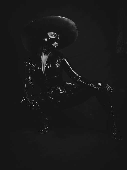 I wish you a happy Sunday ❤️ https://t.co/WFxu2KCA7R<a href="/tag/mistress"class="tags"><span>#mistress</span></a><a href="/tag/latexdoll"class="tags"><span>#latexdoll</span></a>