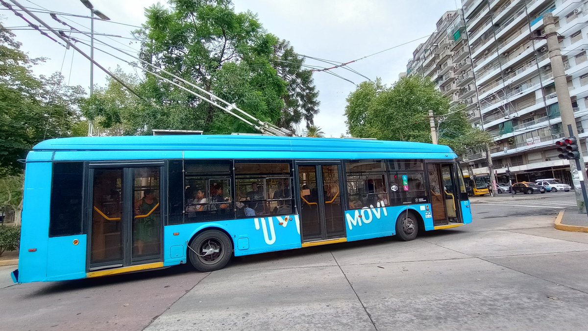 BuseswebRosario's tweet photo. #LineaQ no circulará.
Se reforzará #Linea127 y #LineaK dicen.
Si necesitan ir a Ciudad Universitaria, pueden hacer trasbordo en las mismas paradas ambos entre Ovidio Lagos y Bv. Oroño.
Para el sudoeste: actualmente por desvío pueden realizar 3 Febrero/San Martin, y por Mitre. https://t.co/XiEHpPJGx5