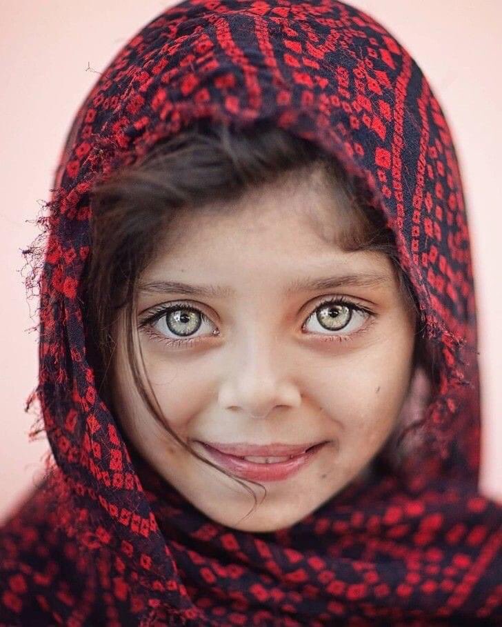 orj_q0's tweet photo. "شعور الاحتواء مقتبس من نور ... 
"نور يتخطى كل الخراب 
_ويصل إليك من الثقوب ..." https://t.co/eUNBtgv1h6