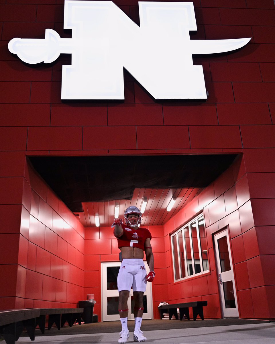 After a great visit with @nicholls_fb , I am excited to announce that I am committed! <a href="/russ_gisclair/">Russ Gisclair</a> <a href="/Timrebowe/">Tim Rebowe</a> <a href="/coachwalk6714/">Mike Walker</a>