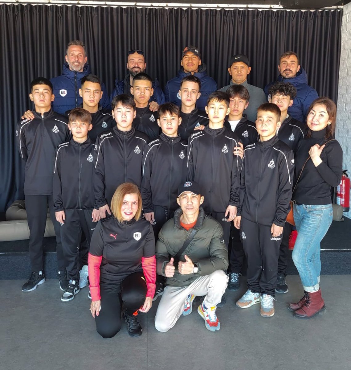 b1socceracad3my's tweet photo. 🛬 Hoy recibimos a un grupo de jugadores de #Kazajistán que se suman a nuestro programa por una semana. ¡Bienvenidos a #Barcelona! 🇰🇿⚽️🔝 #B1Teams #B1Players https://t.co/dyrYMsRm9q