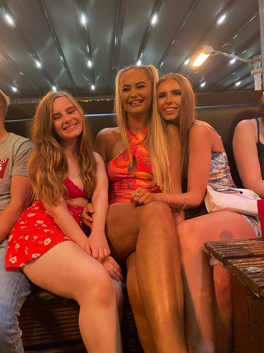 EllenClarkson2's tweet photo. Happy birthday Zdog ❤️❤️ hope u had a lovely day 🥳 xx https://t.co/CgBR3UuqdC